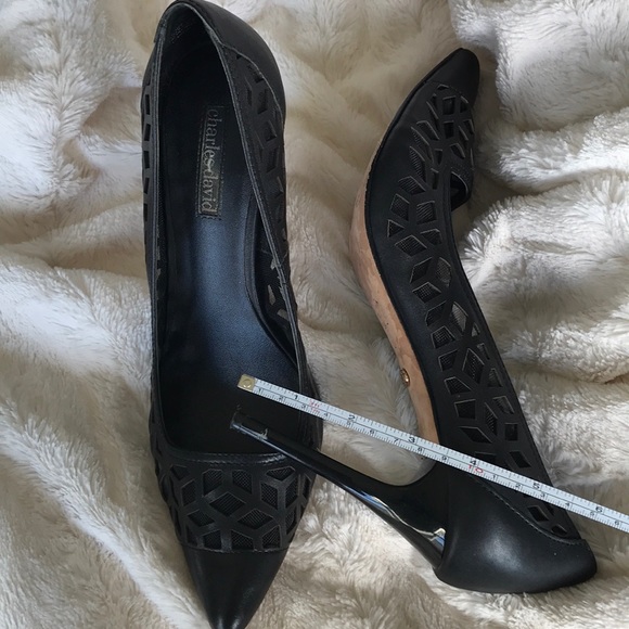 Size 8 Charles David high heels - Picture 2 of 4